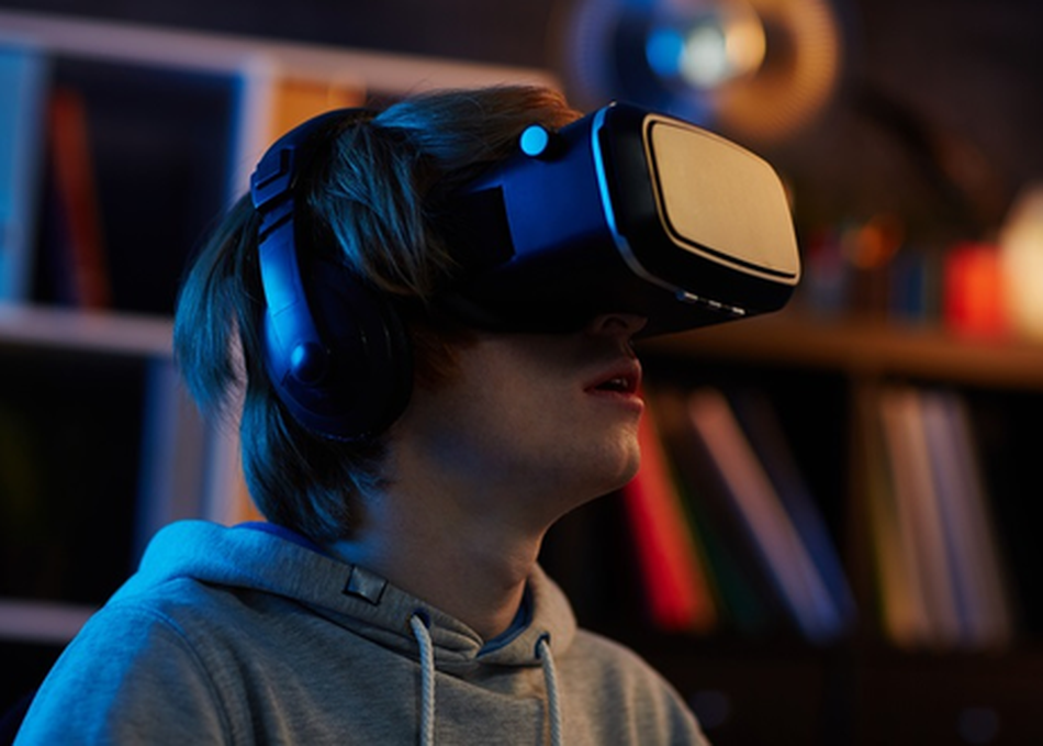 Virtual/Augmented Reality in a Real World