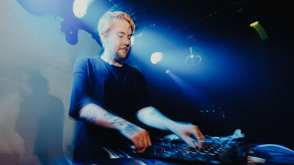 dj poolboi