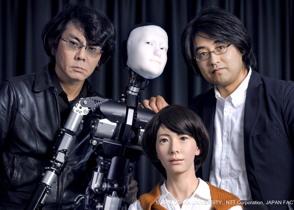 Humans and Robots in a Free-for-All Discussion