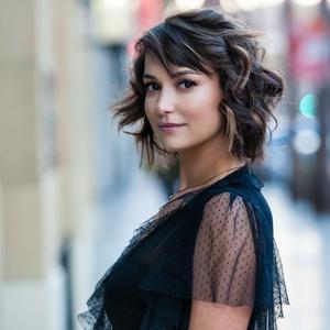 photo of Milana Vayntrub